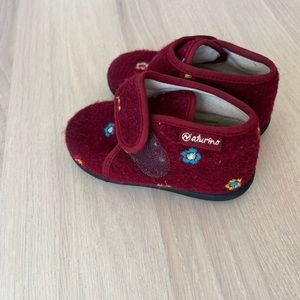 Naturino wool shoes with rubber soles. Size 21 (about US 5.5)